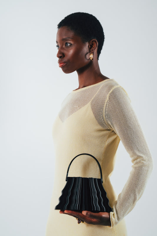 Nº01. NEGRO